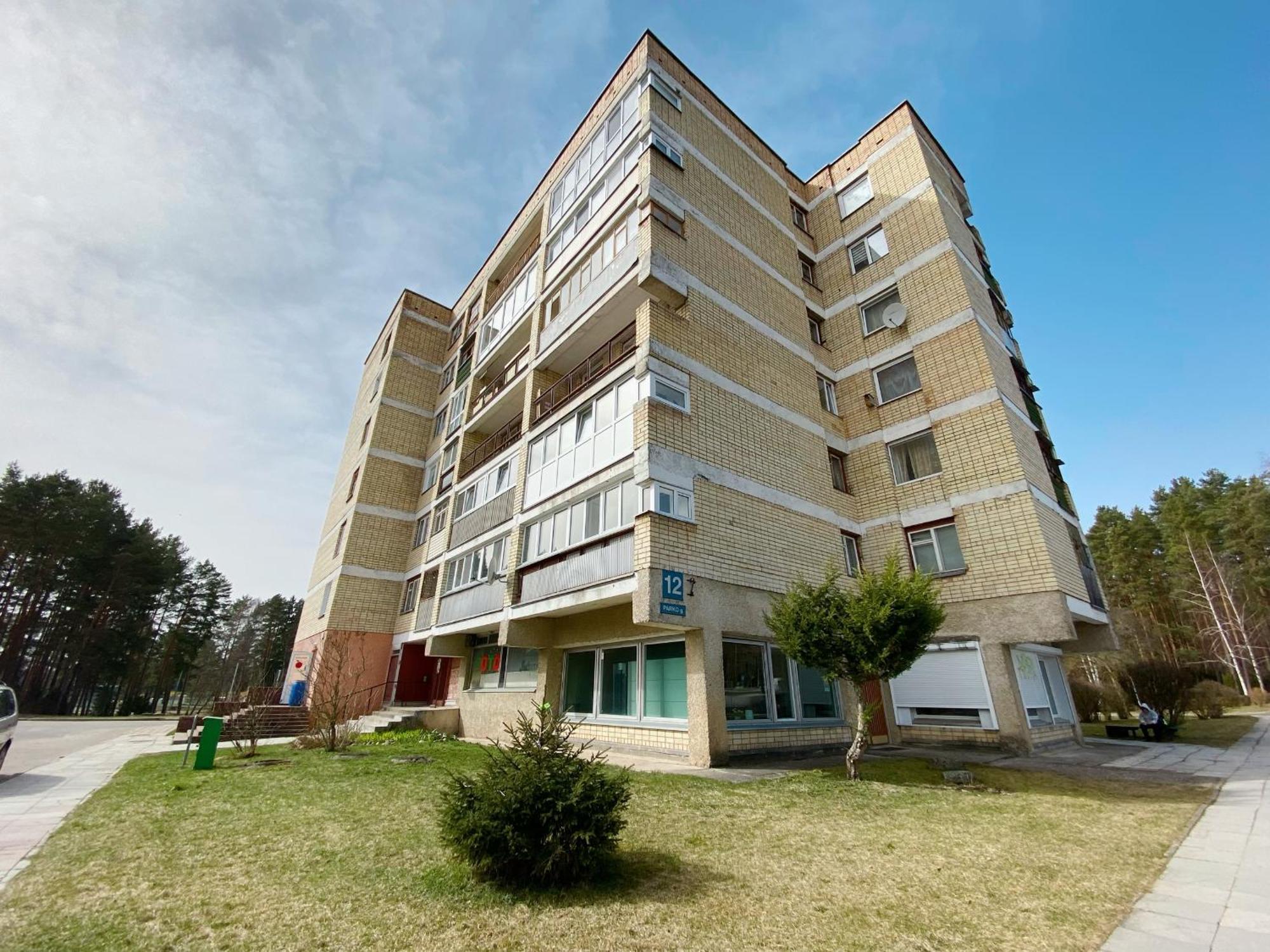 Erdvus Butas Su Balkonu Salia Ezero Ir Stadiono Visaginas Exterior foto